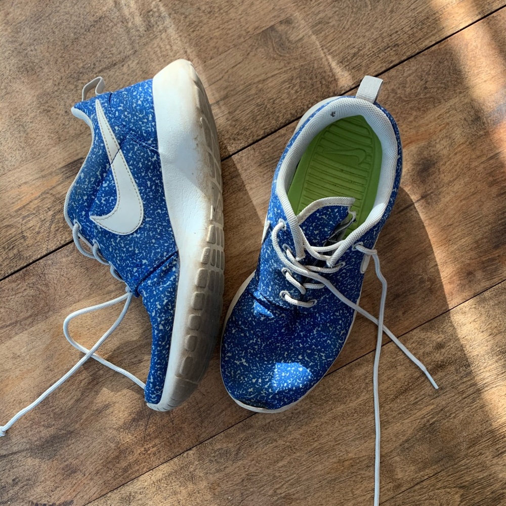Nike Tennis Shoes